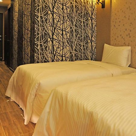 Maple Hotel Second Branch Tainan Extérieur photo