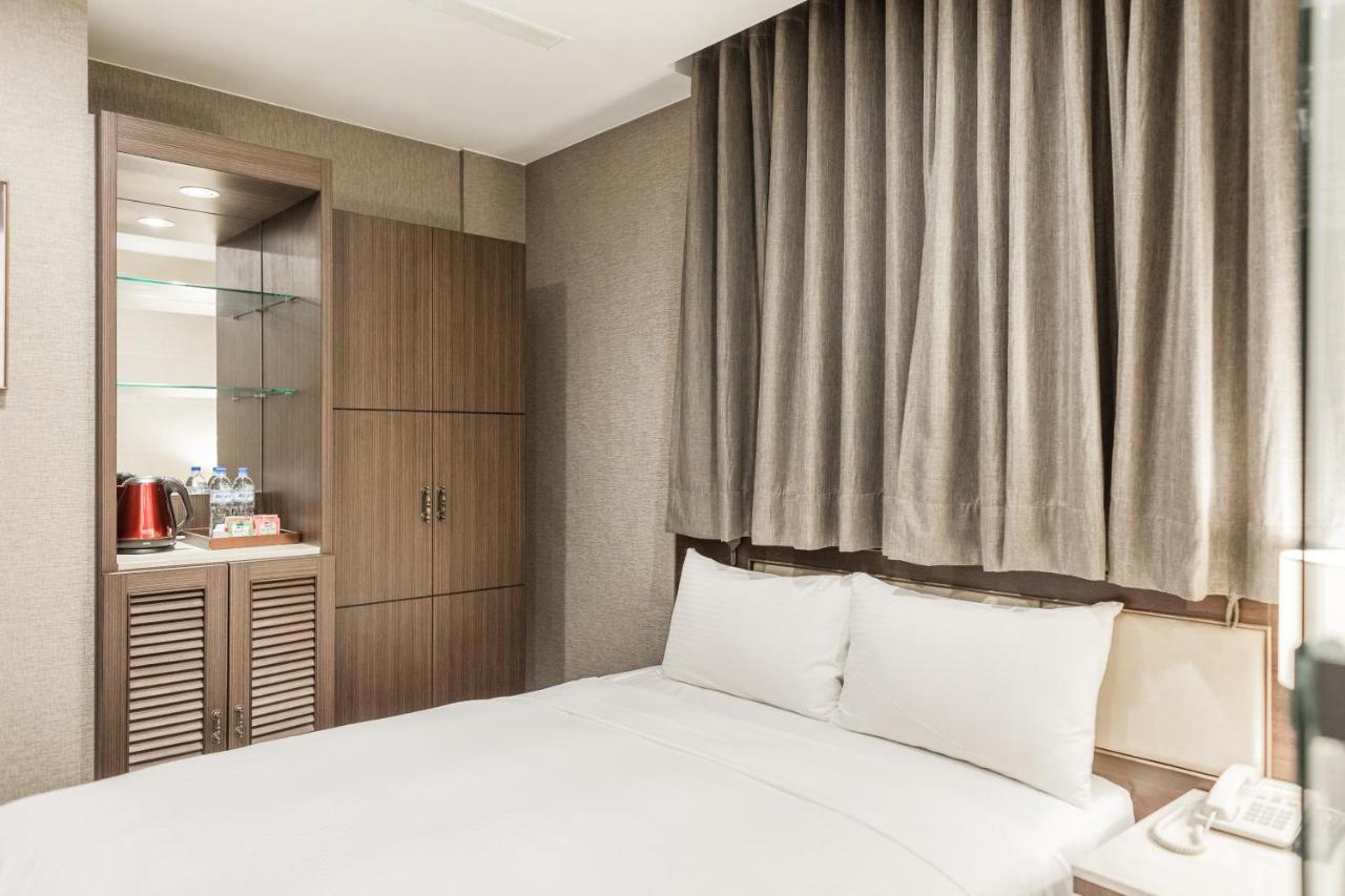 Maple Hotel Second Branch Tainan Extérieur photo