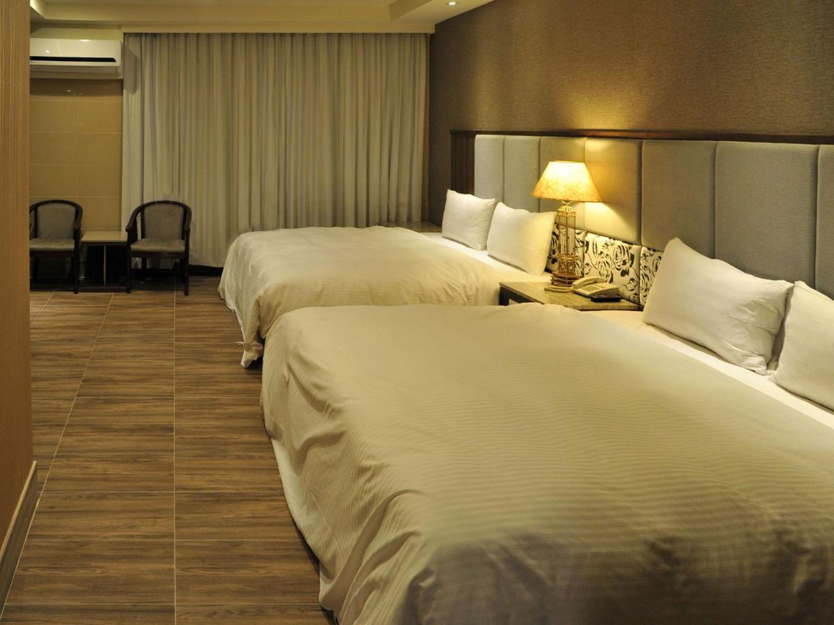 Maple Hotel Second Branch Tainan Extérieur photo